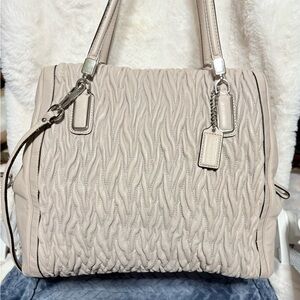 COACH 25984 Limited Edition
Madison Gathered Twist Leather
Vermillion Satchel